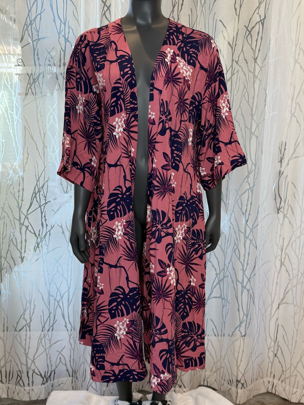 ModCloth x Collectif Feeling Tropi-cool by the Pool Kimono Duster
Size 12 NWT